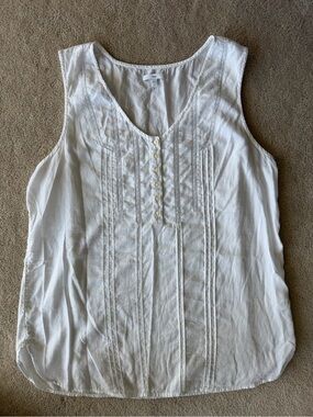 GAP White Pintuck V-Neck Sleeveless Tank Top